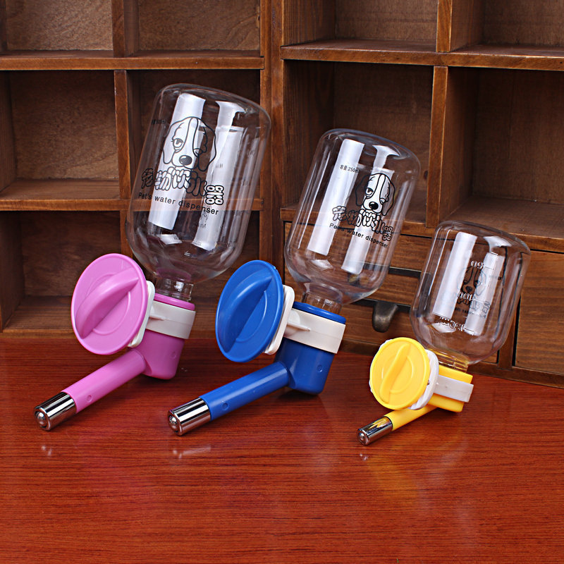 Suministros para mascotas al por mayor Dispensador de bolas para mascotas colgante Botella de agua para perros Dispensador automático para cachorros Pequeño