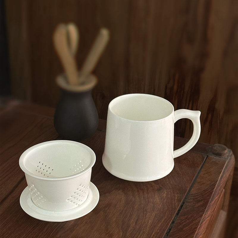 Ceramic bone china tea strainer with tea separator, filter tea strainer cup, and portable ceramic teacup for office use with tea-water separation
