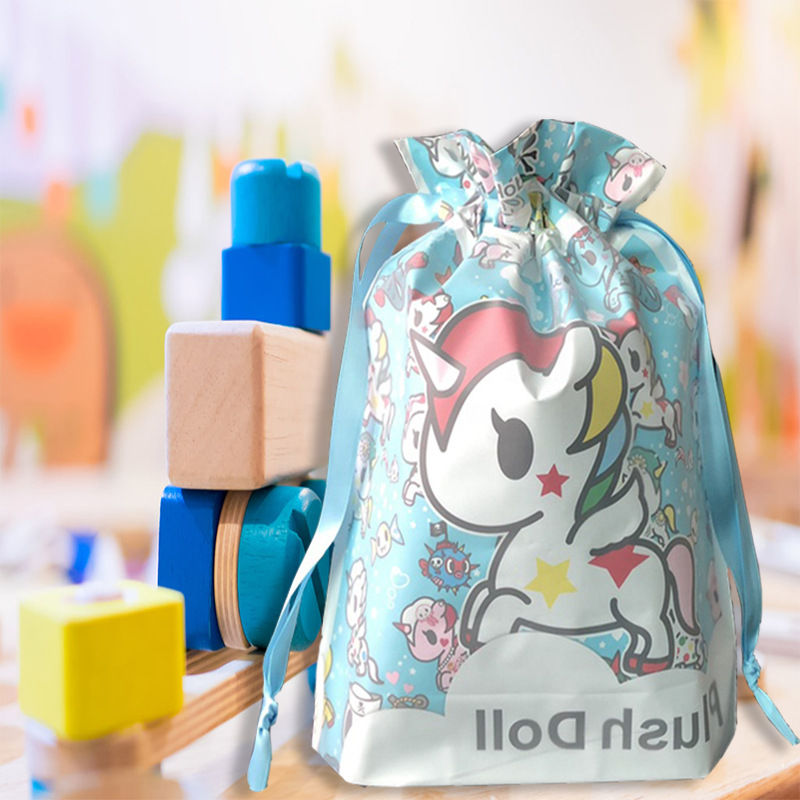 厂家制造磨砂双层抽绳袋塑料鞋服收纳袋pe透明彩虹马穿绳束口袋