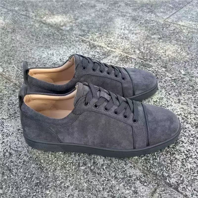 Nuevos zapatos de hombre bordados eléctricos de gamuz negro de correa baja tendencia de zapatos deportivos casuales de suela suave transpirable universal
