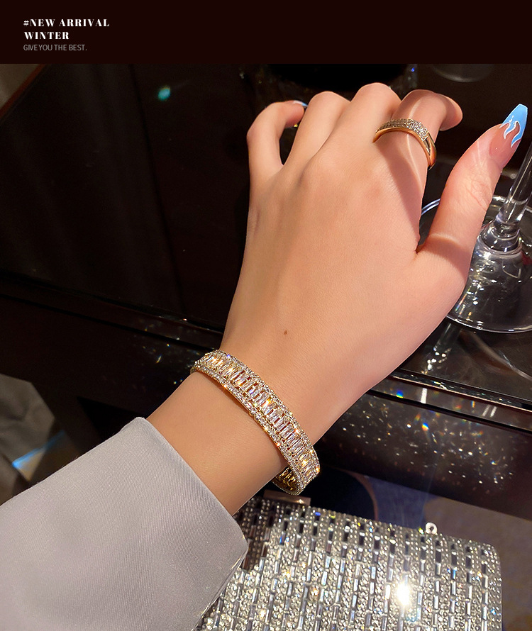 Fashion Diamond-encrusted Zircon Opening Bracelet Simple Geometric Alloy Bracelet display picture 1