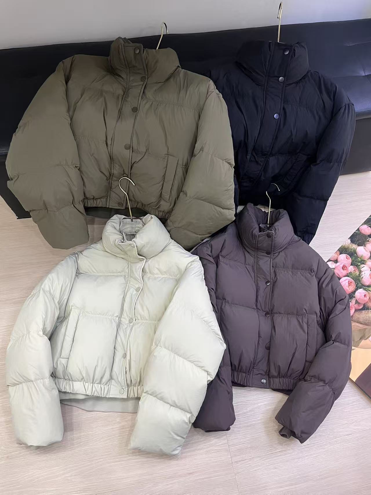 Chaqueta corta de plumón para mujer, nueva colección invierno 2025, cuello alto, corte holgado, abrigo acolchado grueso para tallas pequeñas.