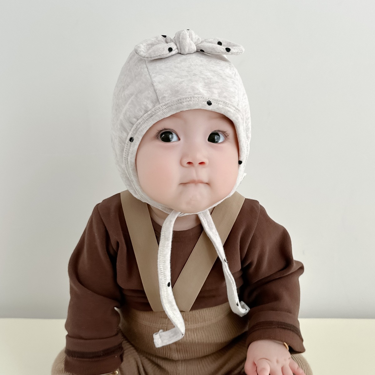 Sombrero para bebés primavera y otoño adorable gorra de lazo para recién nacidos protector de oídos puerta de invierno gorra de cabeza