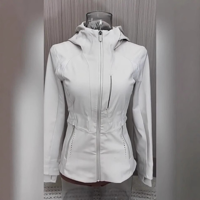 Spring and Autumn Slim Waist Soft Shell Jacket Women's Autumn 2025 New Jacket Small Mountaineering Sports Suit