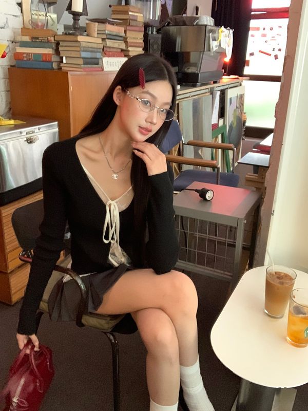 黑色辣妹风蕾丝拼接绑带假两件撞色打底衫女春季新款显瘦长袖上衣|undefined
