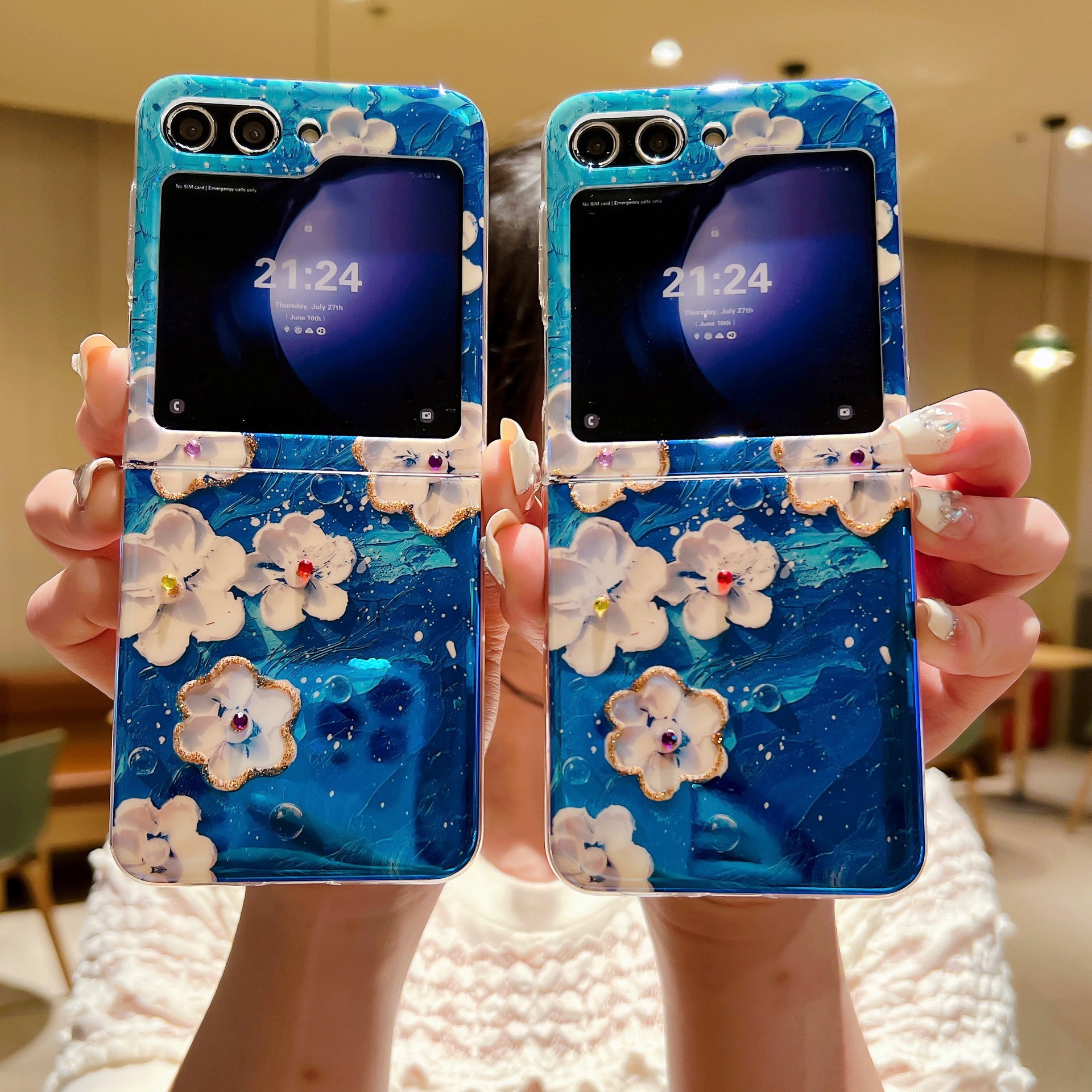 Blue light white flower for Samsung zflip5 phone case new zflip3/4 folding screen saver case_voghion.com