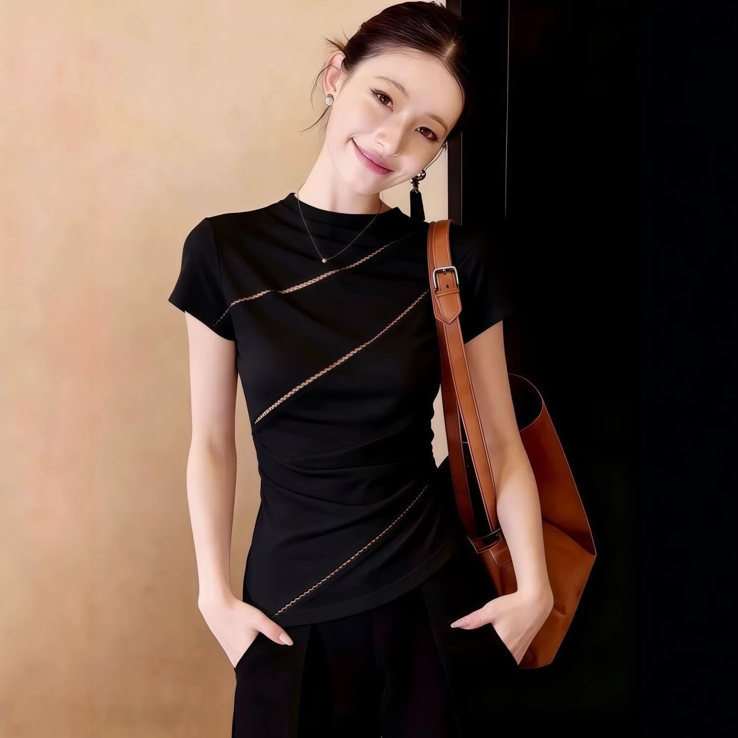 Áo thun nữ cổ tròn tay ngắn form thẳng vai thiết kế đơn giản — màu đen chi tiết 1