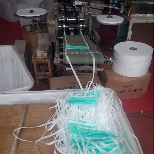 Disposable belt non-woven cloth