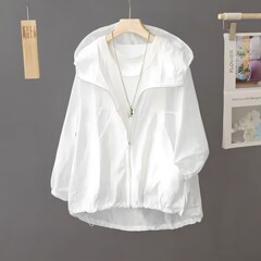 2025夏の日焼け止め服の女性は薄くて通気性があります。