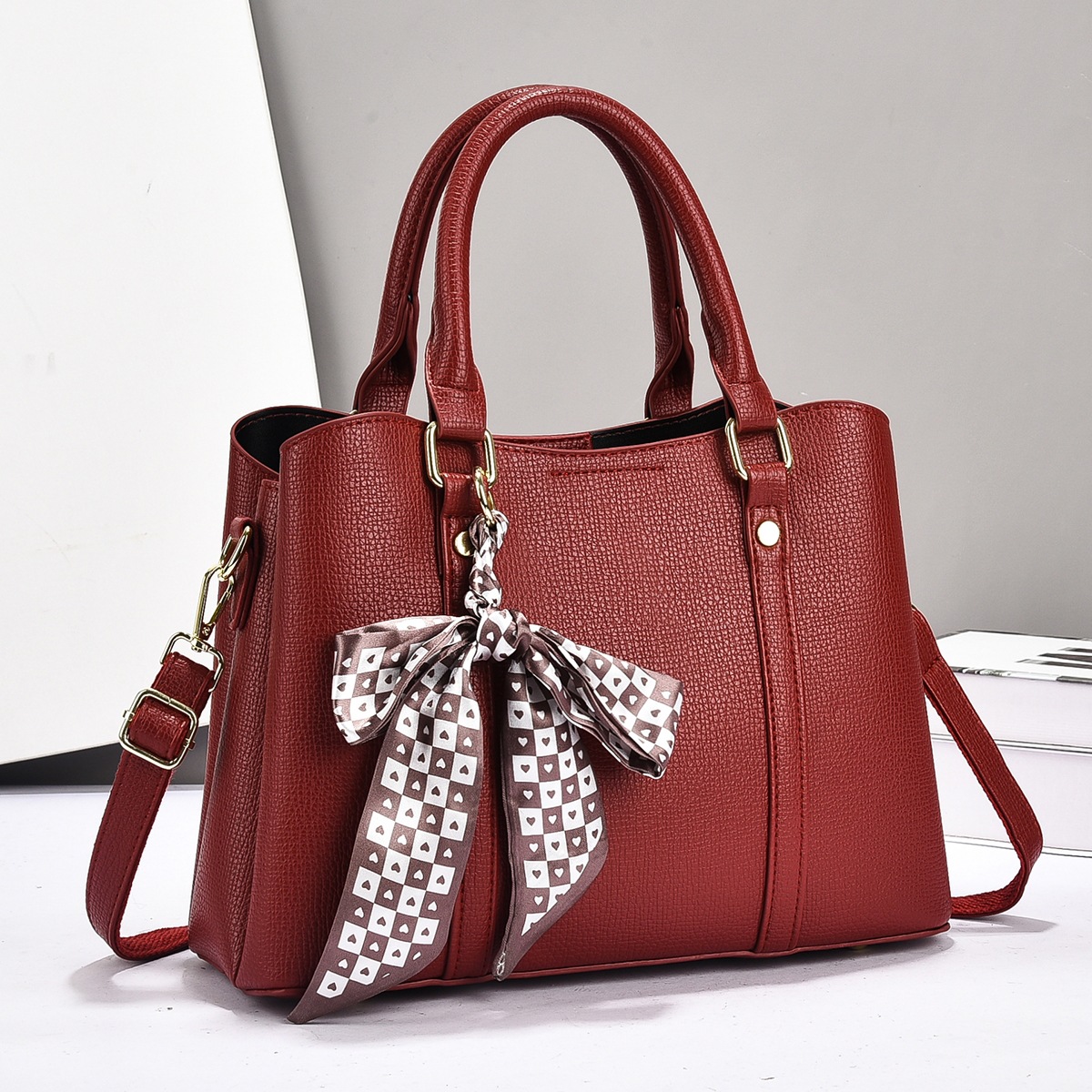 Bolsas de hombro casuales de gran capacidad, bolsas de moda diarias, bolsas transfronterizas, bufandas de seda colgantes, bolsas de mano.