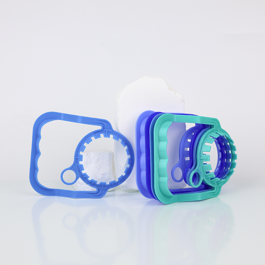 Fábrica de fuente al por mayor 55 calibre botella de bebidas PE mango de plástico mango botella de agua potable desechable