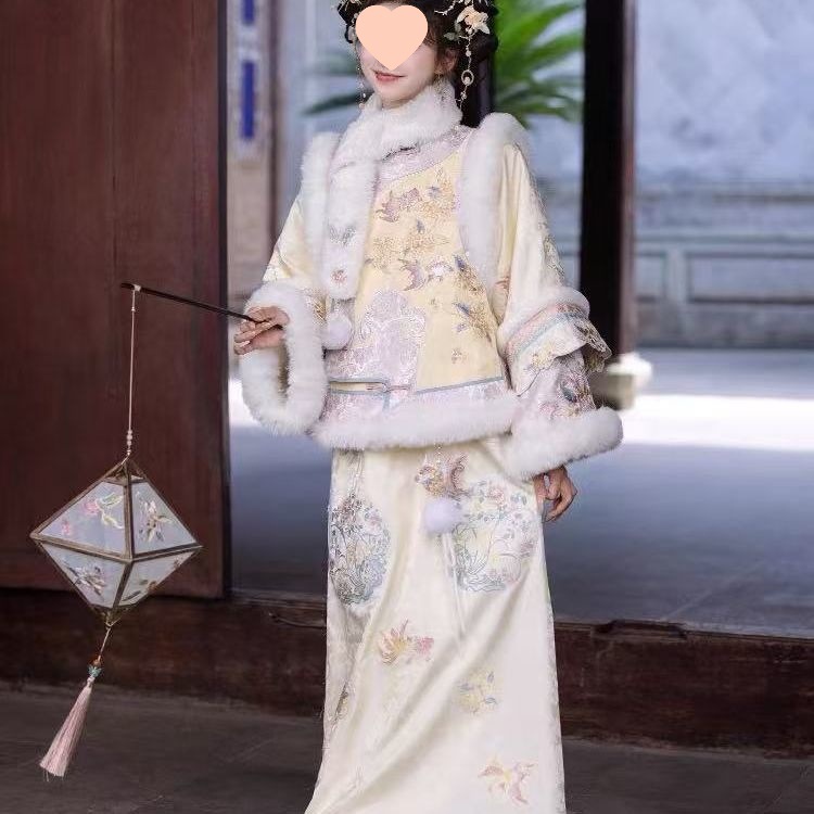 Chuan Dai Time: Guifeng Golden National Style Restoration Cape Vest Winter Plush Girly Palace Costume