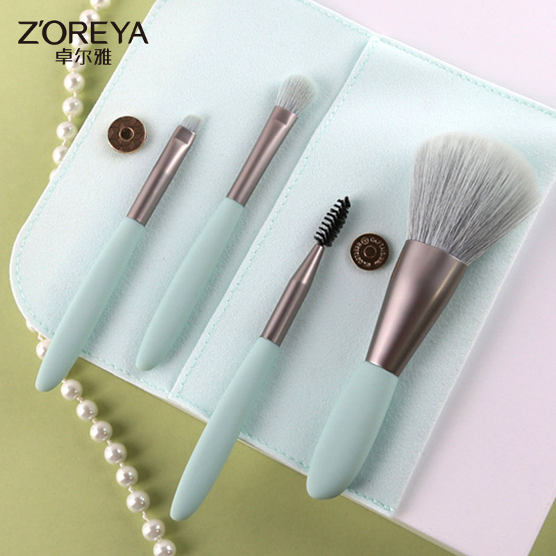 Juego de brochas de maquillaje de 4 piezas para principiantes, herramientas de belleza para contorno facial, polvo suelto, brocha para corrector, brocha de maquillaje de cerdas suaves
