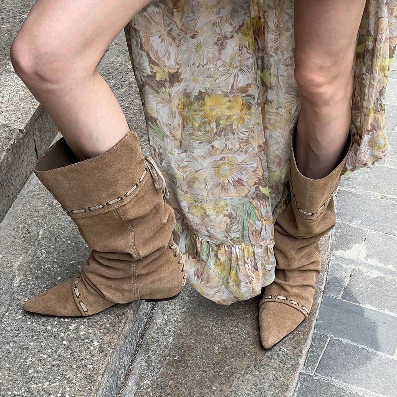 Pleated Pointed-Toe Chelsea Boots with Hidden Height Increase and Straps, 2025 Autumn New Retro Niche Melard Western Cowboy Boots