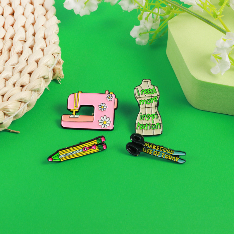 Daily Occasion Alloy Material Letter Pattern Unisex Gender Fashion Pin Letter Alloy Stoving Varnish Unisex Brooches