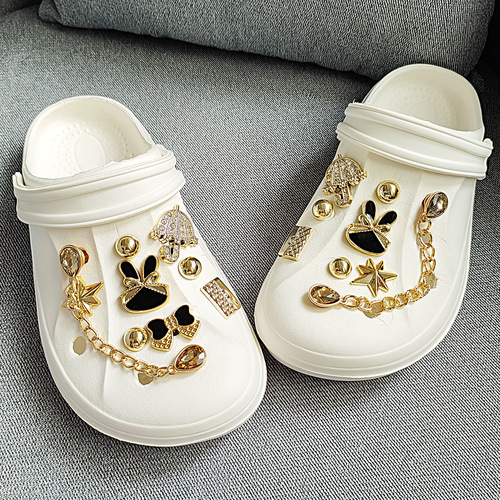 Manufacturer bow rabbit hole shoe button decoration cartoon belt flower hole shoe cheap accessories