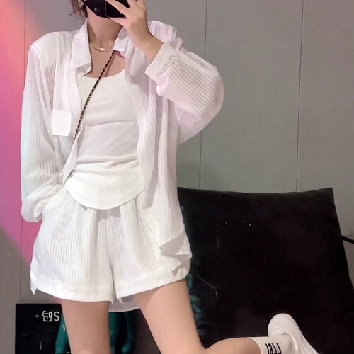 Salt-based wear high-end shorts set for women's 2026 summer Western-style royal sister striped sunscreen shirt two-piece set