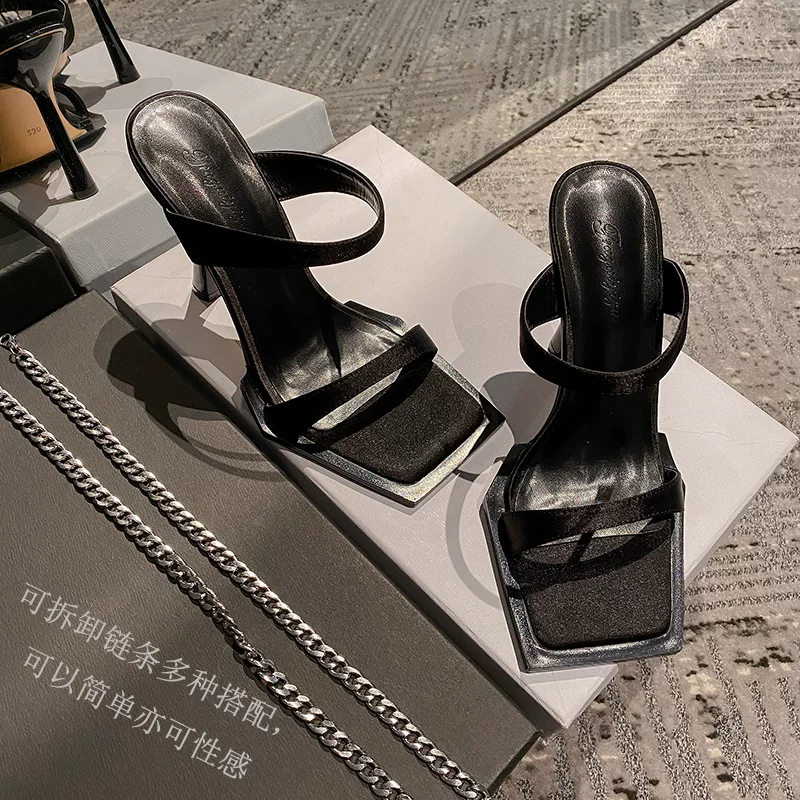 Summer black sexy sandals with a strap, (Physicals)