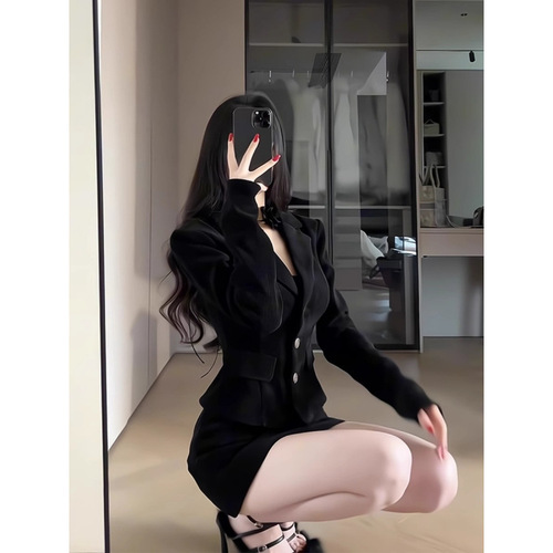Women's Small Frame Black Suit Set with Half-length Skirt, Spring and Autumn Matching Set with High-end and Slimming Little Fragrance Style