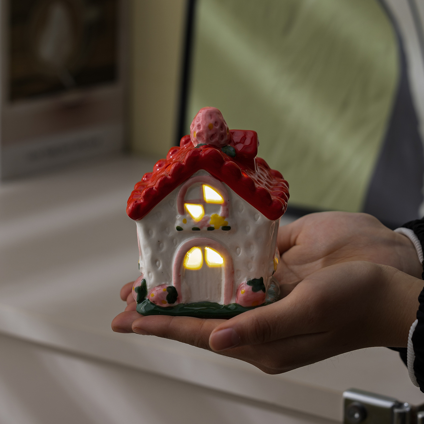 Strawberry House Night Light Birthday Gift for Girls Ceramic Atmosphere Bedside Lamp Cute Children's Bedroom Sleep Light Ornament