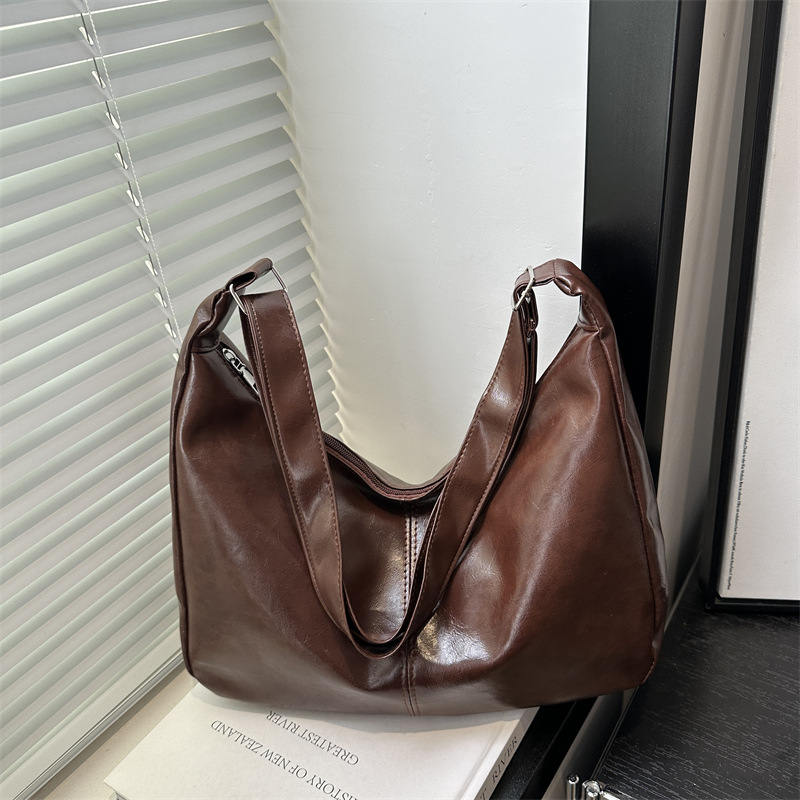 Moda de viaje de moda de gran capacidad bolsas de color sólido para mujeres 20 simple retro nuevo hombro bolsas coreanas transfronterizas