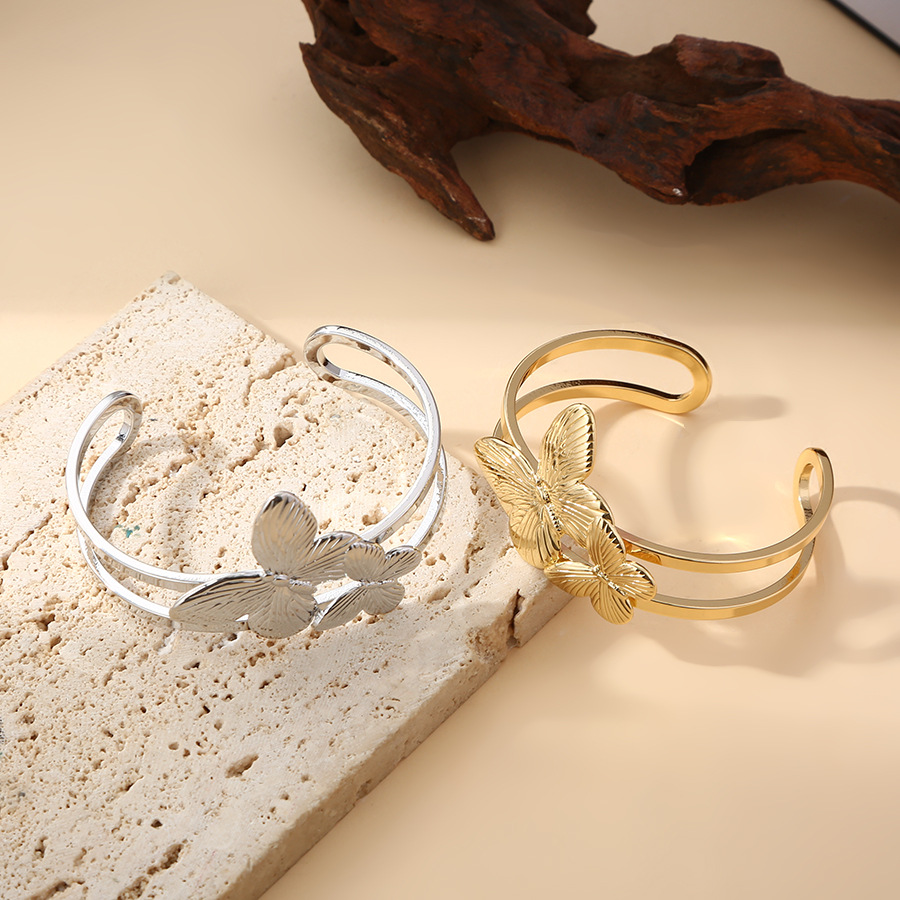 Diseño de nicho transfronterizo de mariposa de cobre chapado en oro real no se desvanece pulsera abierta temperamento versátil de alta calidad mujer