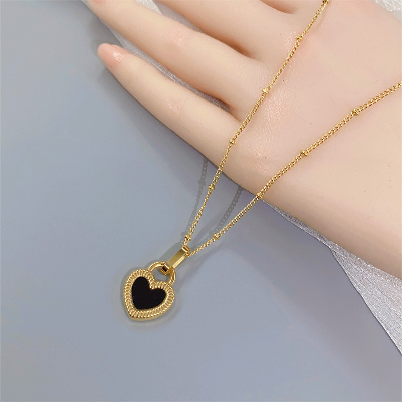 Elegant Heart Shape Titanium Steel Inlay Shell Pendant Necklace