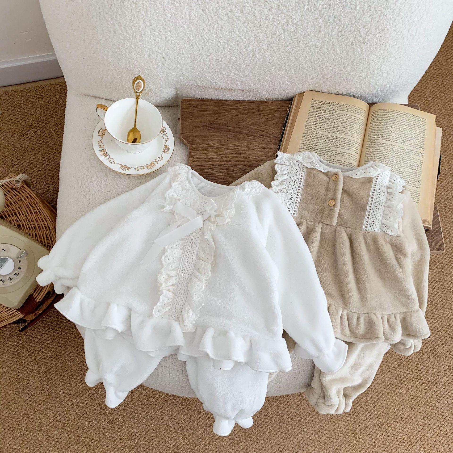 Corea del Sur ins Otoño e Invierno lindo encaje franela bebé niña pijamas infantil princesa desgaste del hogar de dos piezas de espesor