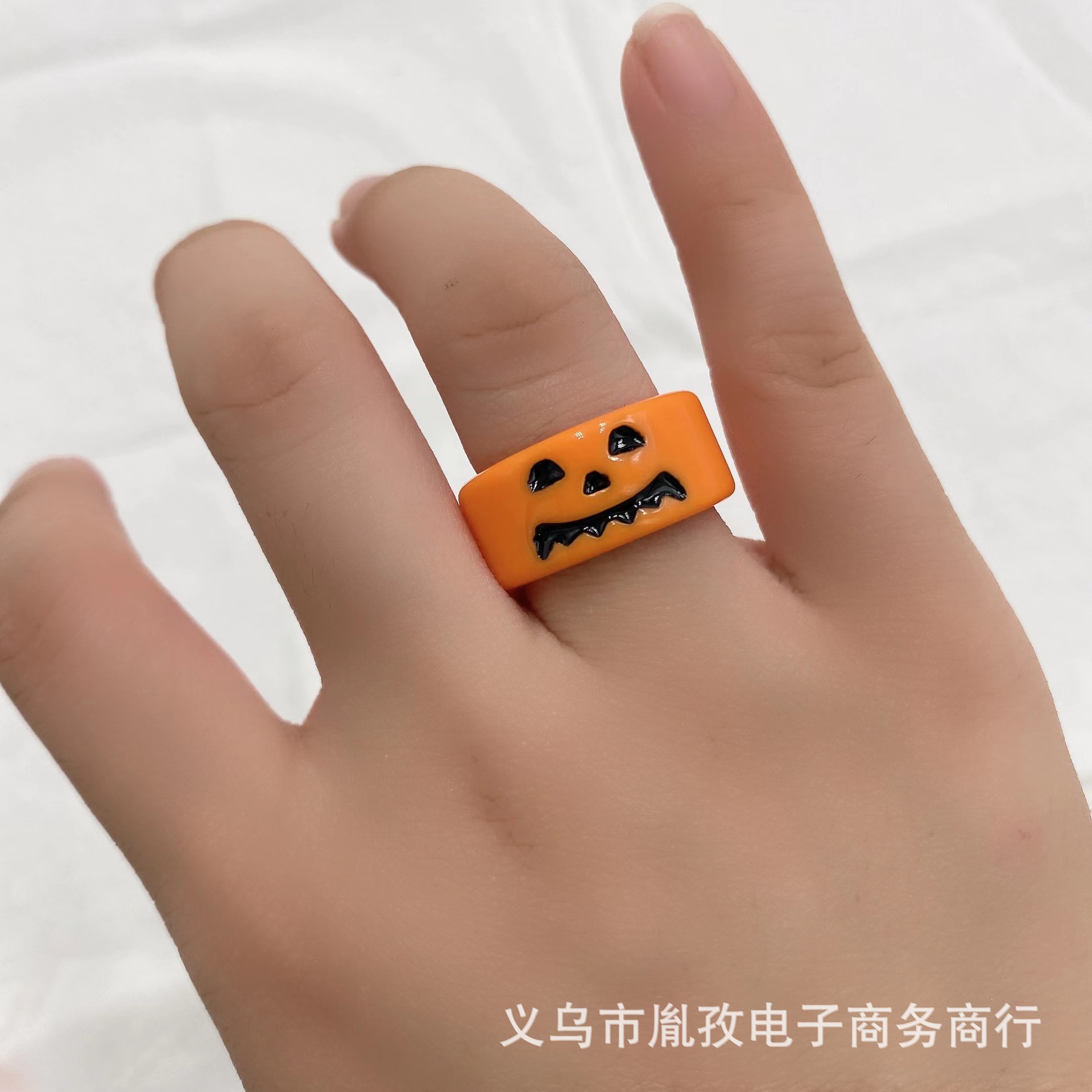 2022 otoño transfronterizo nuevo anillo de resina personalidad de Halloween creativo exagerado anillo de expresión de color de calabaza