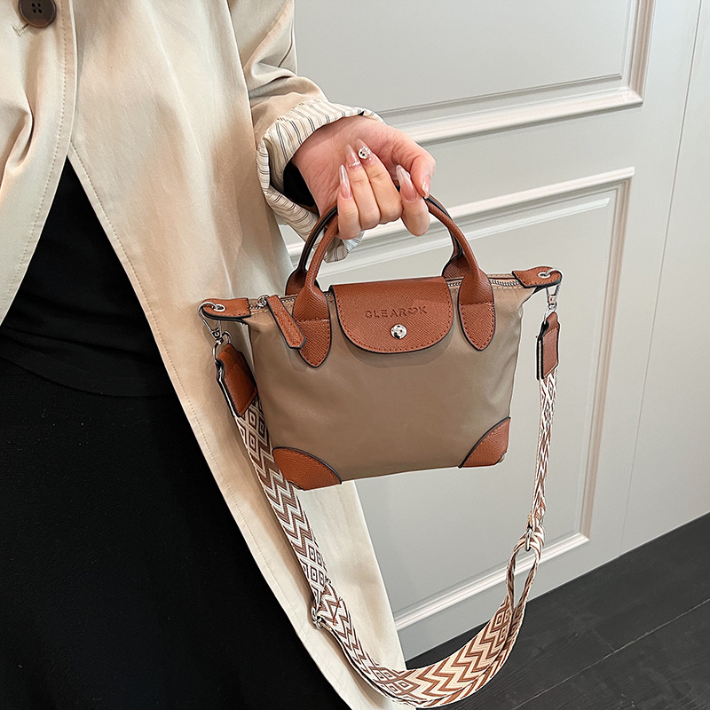Mini bolso de bolsillo de mano pequeña mujer 2025 nuevo estilo transfronterizo de tela de nylon ligera de moda ocio de hombro bolsa inclinada