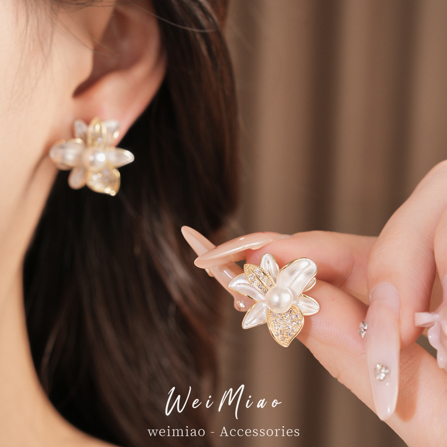 Aguja de plata zircon goteo de aceite flor pernos de orejas estilo coreano delicado nicho pendientes ligeros de lujo alta sensación auriculares al por mayor