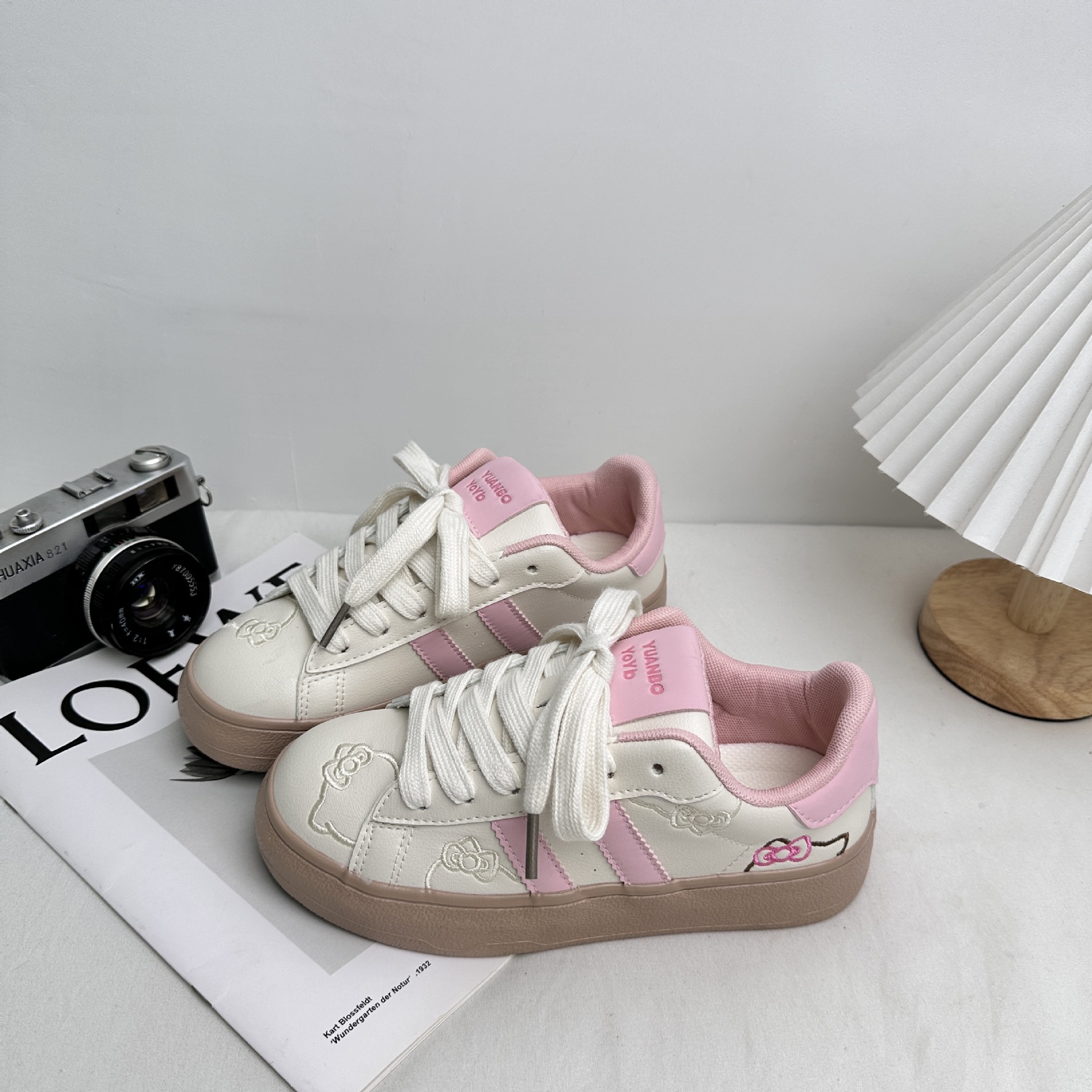 Yuanbo2025 primavera nueva variedad de zapatos de skate para estudiantes, zapatos de lienzo coreanos de Harajuku, zapatos de nicho, zapatos blancos
