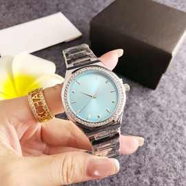 奢华全金钢带女表绿盘镶钻大表盘石英表通勤时尚高级奢华配饰表