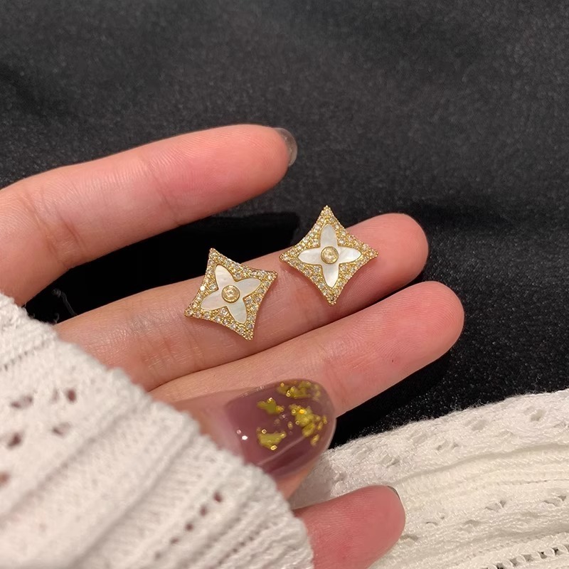 日系菱形耳钉复古优雅精致小巧镶锆石四叶草耳钉气质高级感耳饰|undefined
