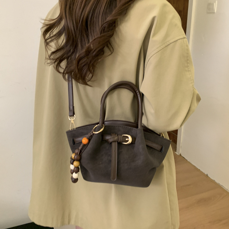 Bolsa de cocina esmerilada coreana para mujeres 2025 invierno nuevo estilo versátil bolso de hombro de alto nivel bolso de cubo