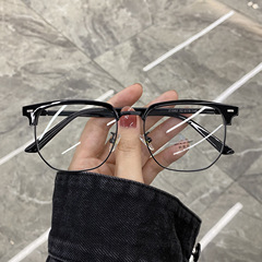 Feminine glasses frames for myopic eyes can be paired with resin frames with degrees, suitable for pale and round faces, large faces, and slimming effects with eye frames.