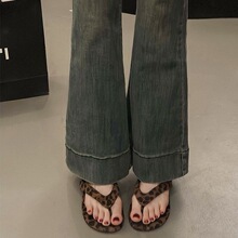 百搭平底外穿人字拖鞋女2026夏新款法式极简夹趾海边沙滩度假凉拖