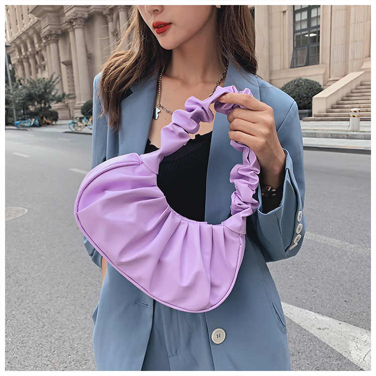 Femmes Petit Faux Cuir Couleur Unie Vêtement De Rue Forme De Boulette Fermeture Éclair Sac En Forme De Nuage display picture 5