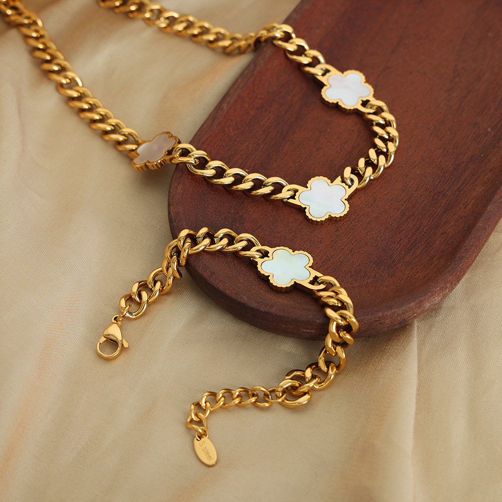 Flor de cinco hojas de la Reina Madre con incrustaciones de collar de diseño de acero de titanio chapado en oro de 18 quilates todo partido pulsera de cadena gruesa traje de joyería