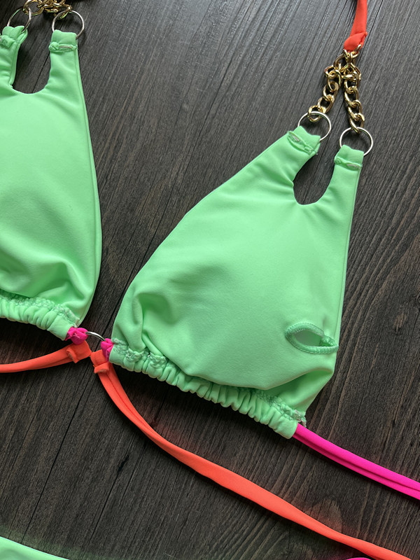 2023 neuer sexy rückenfreier Split-Badeanzug mit Kette aus Nylon-Patchwork-Bikini_voghion.com