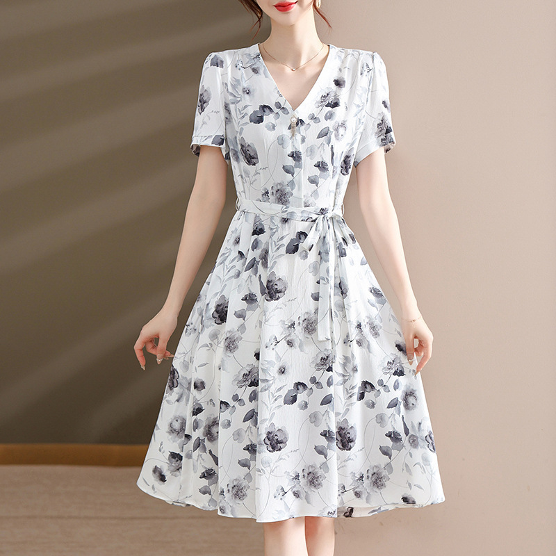 Plus-Size Floral Mid-Length Dress for Women, New Summer Style with Bell Sleeves, Super Fairy-Like Dress, Slim-Fit Long Dress with Waist-Cinching Print for Women Plus-Size Floral Mid-Length Dress for Women, New Summer Style with Bell Sleeves, Super Fairy-Like Dress, Slim-Fit Long Dress with Waist-Cinching Print for Women