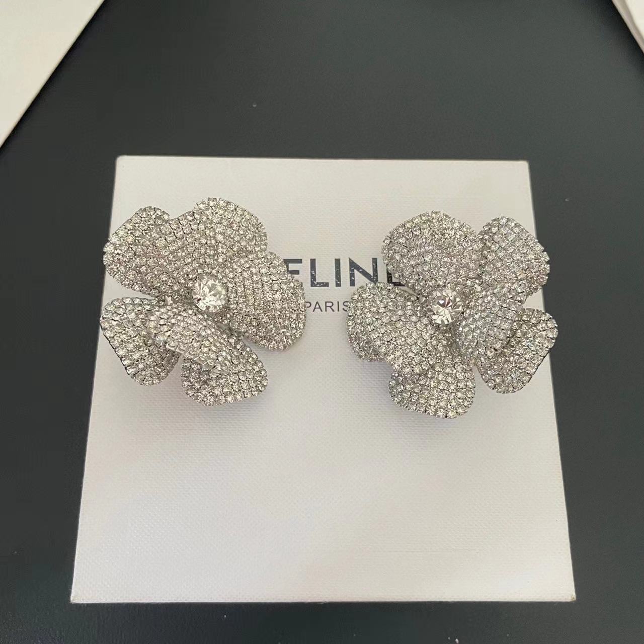 小众AR玫瑰花朵满钻水晶耳夹简约高级感个性欧美夸张重工复古耳环