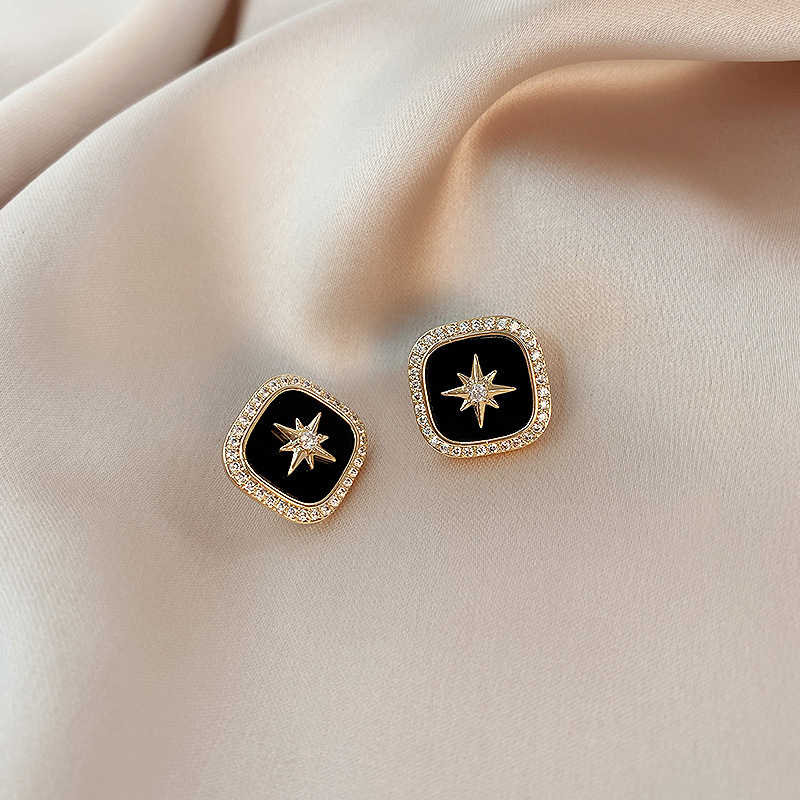 Korean Square Black And White Retro Six-pointed Star Earrings Wholesale Nihaojewelry display picture 1