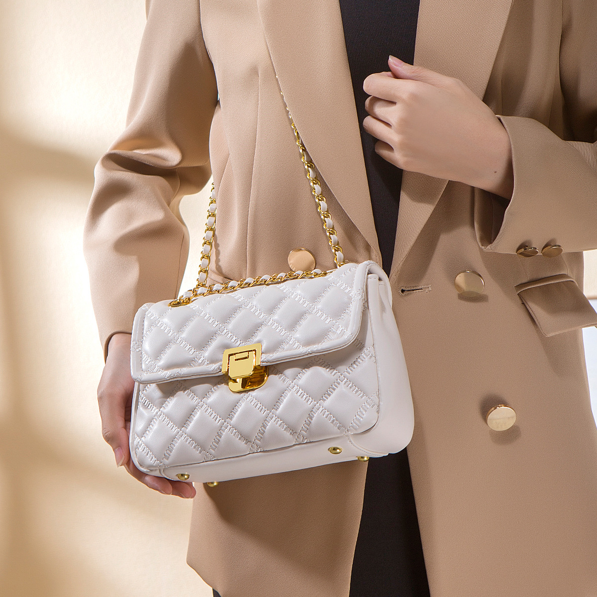 Send girlfriend mobile phone Lingge Qixi gift women's bag 2024 new handbag daily commuting_voghion.com