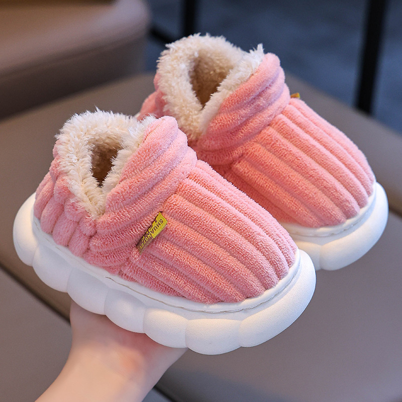Otoño y invierno zapatillas de algodón para niños caliente interior y pelusa para niñas en el hogar padres e hijos bolsas de bebé zapatillas tacones