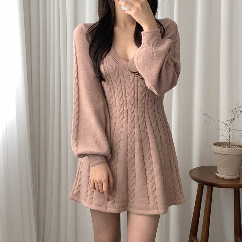 Autumn and Winter Retro Twist Pattern V-Neck Waist-Cinching Petite Lantern Sleeve A-Line Knitted Sweater Dress for Women, Fashionable and Versatile