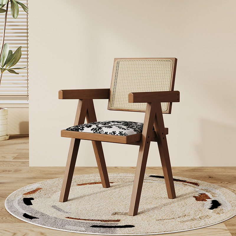 Sillas de comedor de madera maciza sillas medievales nórdicas con reposabrazos sillas K sillas de caña domésticas sillas de caña Chandigarh