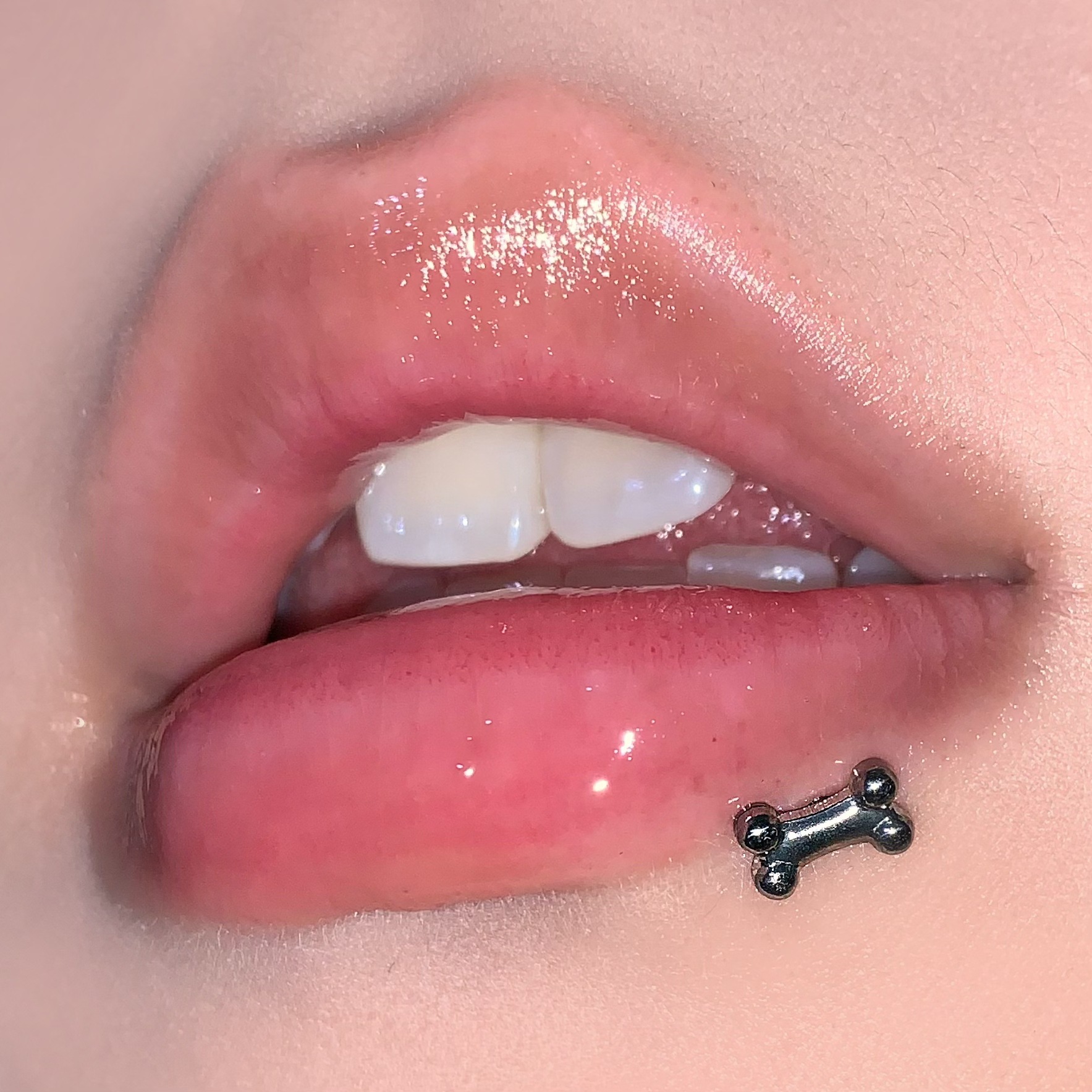 Silver pointed spike labret stud material detail