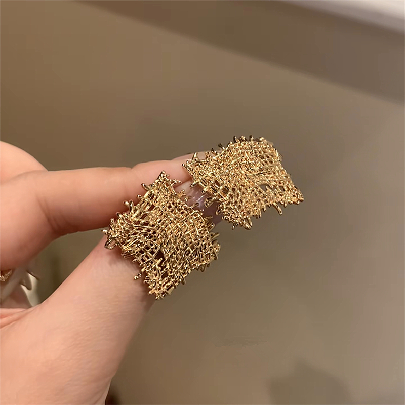 Exaggerated Gold Geometric Stud Earrings With Hollow Mesh Design_voghion.com
