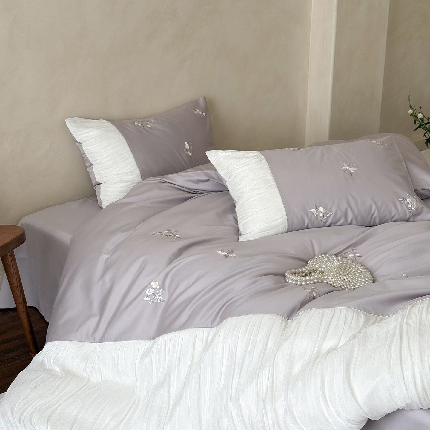 Elegant Embroidered Four-piece Cotton Bedding Set For Bedroom_voghion.com